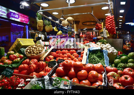 Der Mercat de Sant Josep De La Boqueria, häufig einfach genannt La Boqueria ist eine große Markthalle in Barcelona Stockfoto