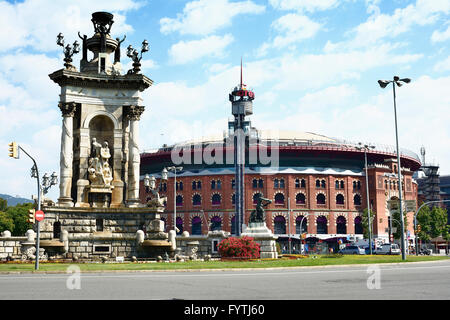 Platz von Spanien-Plaza de España- und Arenas de Barcelona, Shopping-Center, alte Stierkampfarena. Barcelona, Katalonien, Spanien, Europa Stockfoto