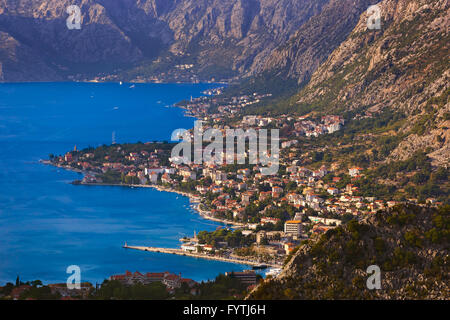 Bucht von Kotor auf Sonnenuntergang - Montenegro Stockfoto