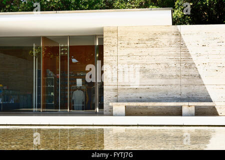 Deutschen Pavillon auf der Expo 1929, Barcelona, im Jahr 1986 wieder aufgebaut. Architekt Ludwig Mies van der Rohe. Barcelona, Katalonien, Spanien. Stockfoto