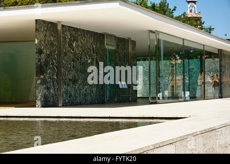 Deutschen Pavillon auf der Expo 1929, Barcelona, im Jahr 1986 wieder aufgebaut. Architekt Ludwig Mies van der Rohe. Barcelona, Katalonien, Spanien. Stockfoto