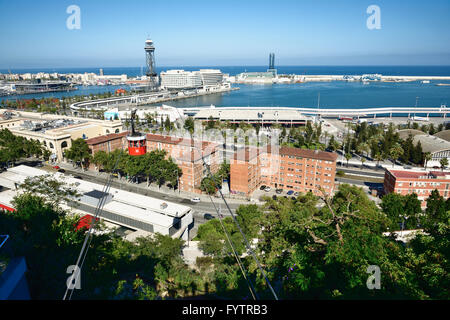 Mit Blick auf den Hafen von Barcelona von der Seilbahn aus gesehen. Barcelona, Katalonien, Spanien, Europa Stockfoto