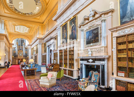 Lange Bibliothek im Blenheim Palace, Sitz der Dukes of Marlborough und Geburtsort von Winston Churchill, Woodstock, Oxfordshire, Vereinigtes Königreich Stockfoto