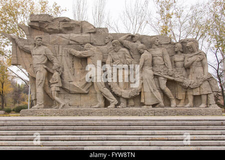 Start-Hochrelief Zusammensetzung Quot; Erinnerung an Generationsquot; im Eingabebereich der historischen Denkmal komplexe Quot; Zum Held Stockfoto