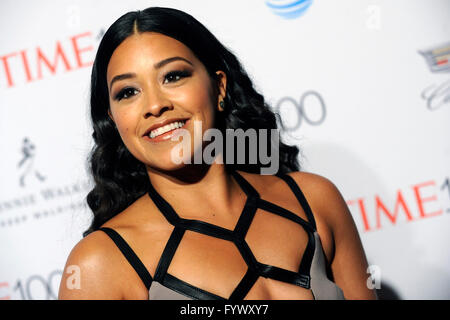 Gina Rodriguez bei der Zeit 100 Gala 2016 im Lincoln Center. New York, 26. April 2016. © Dpa picture-Alliance/Alamy Live News Stockfoto