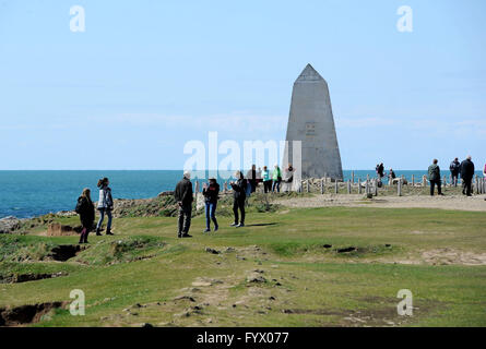 Dorset, UK. 28. April 2016. UK-Wetter: Trinity House Obelisk Land Marker, Portland Bill, Dorset, UK Credit: Dorset Media Service/Alamy Live News Stockfoto