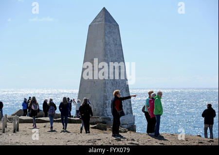 Dorset, UK. 28. April 2016. UK-Wetter: Trinity House Obelisk Land Marker, Portland Bill, Dorset, UK Credit: Dorset Media Service/Alamy Live News Stockfoto