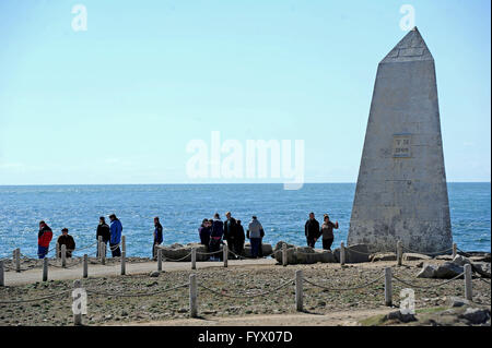 Dorset, UK. 28. April 2016. UK-Wetter: Trinity House Obelisk Land Marker, Portland Bill, Dorset, UK Credit: Dorset Media Service/Alamy Live News Stockfoto