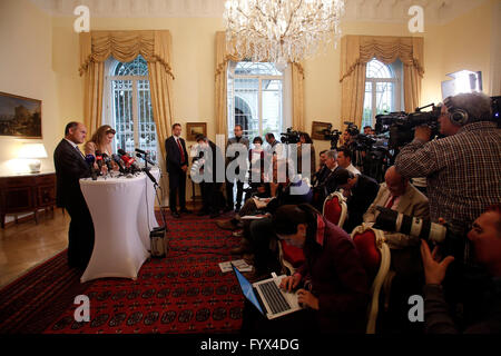 Volfgang Sobotka Rom 27. April 2016. Österreichische Botschaft. Pressekonferenz der Minister des Inneren des österreichischen über die Schranken der Grenze zwischen Österreich und Italien für Migranten.  © Insidefoto/Alamy Live-Nachrichten Stockfoto