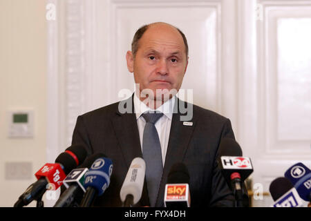 Volfgang Sobotka Rom 27. April 2016. Österreichische Botschaft. Pressekonferenz der Minister des Inneren des österreichischen über die Schranken der Grenze zwischen Österreich und Italien für Migranten.  © Insidefoto/Alamy Live-Nachrichten Stockfoto