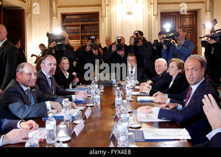 Volfgang Sobotka und Angelino Alfano Rom 27. April 2016. Ministerium des Innern Angelegenheiten. Treffen zwischen Minister des Innern von Italien und Österreich über die Schranken der Grenze zwischen Österreich und Italien für Migranten. Foto Samantha Zucchi Insidefoto Stockfoto