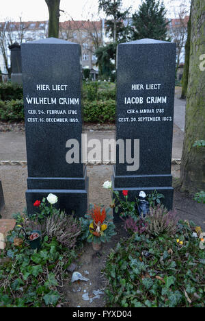 Grab von Jacob und Wilhem Grimm, Gräber, Grabstein, Grabsteine, Brüder Grimm, alte St. Matthew's Kirchhof, Schöneberg, Berlin, Deutschland / Alter St.-Matthäus-Kirchhof Berlin, Alter St.-Matthäus-Kirchhof Berlin Schöneberg Stockfoto