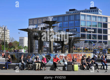 Brunnen der Freundschaft zwischen Nationen, Alexanderplatz, Mitte, Berlin, Deutschland / Brunnen der Völkerfreundschaft Stockfoto