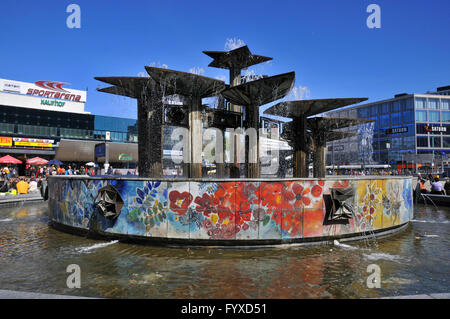 Brunnen der Freundschaft zwischen Nationen, Alexanderplatz, Mitte, Berlin, Deutschland / Brunnen der Völkerfreundschaft Stockfoto