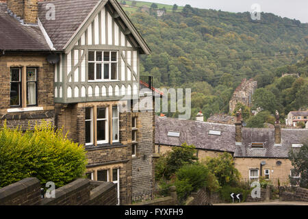 Großbritannien, England, Yorkshire, Calderdale, Hebden Bridge, Birchcliffe, große Häuser Stockfoto