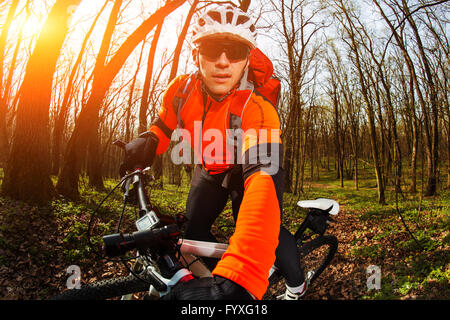Radfahrer auf dem Fahrrad Stockfoto