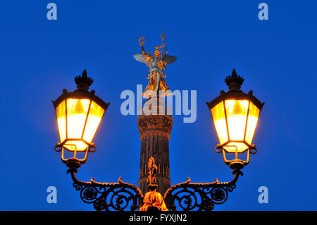 Laterne, Siegessäule, goldene Statue von Victoria, Göttin des Sieges, Tiergarten, Berlin, Deutschland / Siegessäule Stockfoto