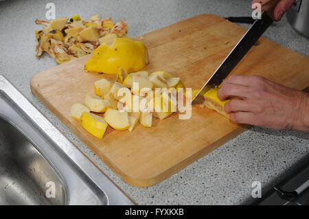 Cydonia, Quitte, Marmelade kochen Stockfoto