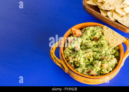 Frische hausgemachte Quacamole in die Schüssel. Stockfoto