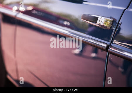 Farbe von einem alten Auto Türgriff. Stockfoto