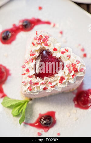 Heart-shaped valentine Kuchen Stockfoto