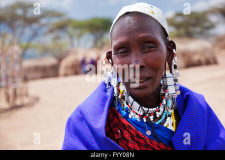 Massai Frau Porträt in Tansania, Afrika Stockfoto