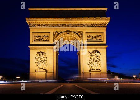 Arc de Triomphe in der Nacht, Paris, Frankreich Stockfoto