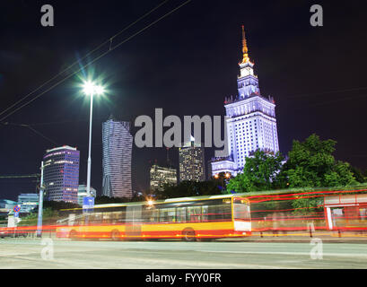 Warschau, Polen downtown Skyline bei Nacht Stockfoto