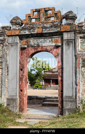 Altes Tor in kaiserlichen königlichen Palast der Nguyen-Dynastie in Hue Stockfoto