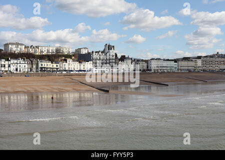 Hastings Stadt und das Meer gesehen vom neuen Pier, East Sussex, UK Stockfoto