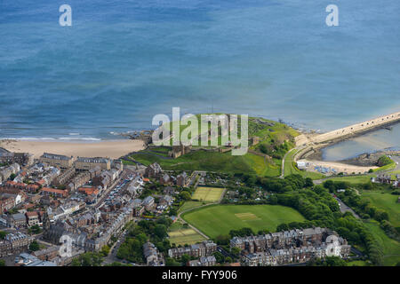 Eine Luftaufnahme von Tynemouth Schloß und Priorat Stockfoto