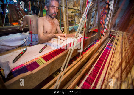 Md. Vola (50 Jahre) ein palli benarashi Arbeitnehmer © jahangir Alam onuchcha/alamy Stockfoto