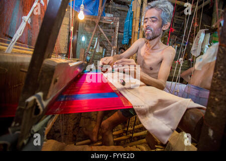 Md. Vola (50 Jahre) ein palli benarashi Arbeitnehmer © jahangir Alam onuchcha/alamy Stockfoto