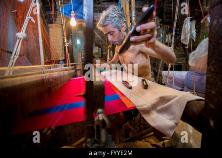 Md. Vola (50 Jahre) ein palli benarashi Arbeitnehmer © jahangir Alam onuchcha/alamy Stockfoto