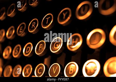Antike Schreibmaschine Schlüssel hautnah mit selektiven Fokus Stockfoto