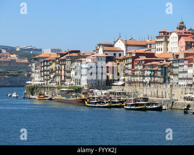 Ribeira Bezirk und Kai neben Fluss Douro, Porto, Portugal Stockfoto