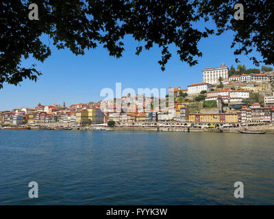 Ribeira Bezirk und Kai neben Fluss Douro, Porto, Portugal Stockfoto