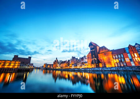 Altstadt von Gdansk und berühmten Kran Stockfoto