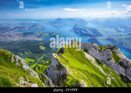 Schöne Aussicht auf Luzern See (Vierwaldstattersee), Berg Rigi und Buergerstock von Pilatus, Schweizer Alpen, Schweiz Stockfoto