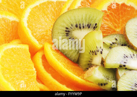 Orangen und Kiwi-Frucht-Nahaufnahme Stockfoto