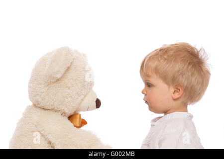 Nettes Kind und Teddybär Stockfoto