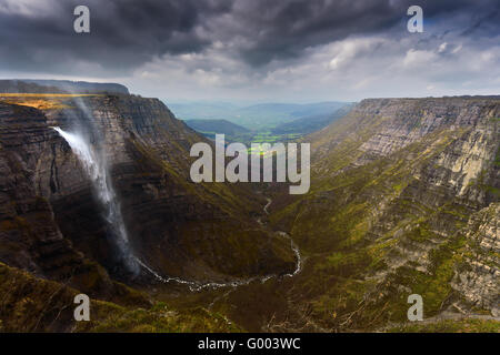 Nervion Fluss Quelle und Wasserfall in Monte de Santiago Stockfoto