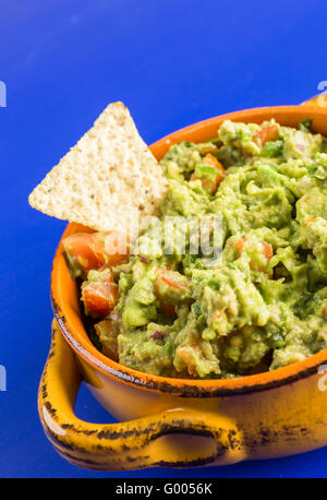 Frische hausgemachte Quacamole in die Schüssel. Stockfoto