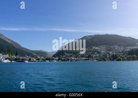 Queenstown über Lake Wakatipu angesehen Stockfoto