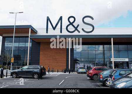 Die neue M & S Marks & Spencer Kaufhaus und Lebensmittel Hallen in Charlton South East London UK Stockfoto