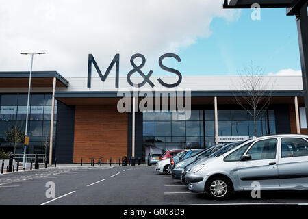 Die neue M & S Marks & Spencer Kaufhaus und Lebensmittel Hallen in Charlton South East London UK Stockfoto