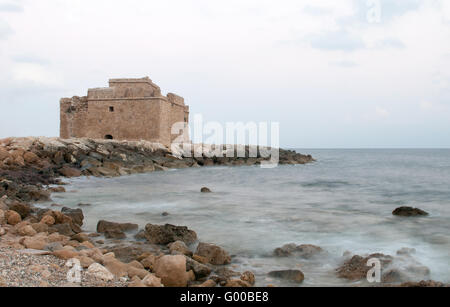 Berühmte alte Burg von Paphos ursprünglich bauen als eine byzantinische Festung befindet sich am Rande des Paphos Hafen. Stockfoto