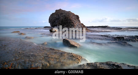 Currumbin Rock bei Sonnenaufgang Stockfoto