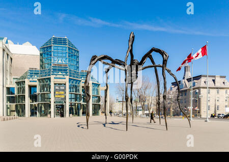 Ottawa, CA 15. April 2016: National Gallery of Canada und Louise Bourgeois "Maman" Spinne Skulptur Stockfoto