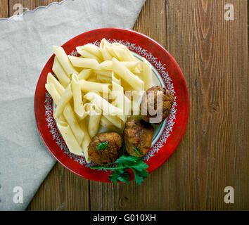 Kalbfleisch Polpette und Pasta. Traditionelle italienische Fleischbällchen Stockfoto